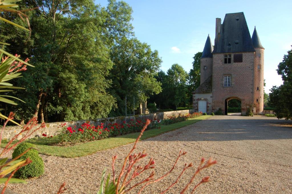 לינה וארוחת בוקר Villeneuve-sur-Allier Chateau Du Riau מראה חיצוני תמונה