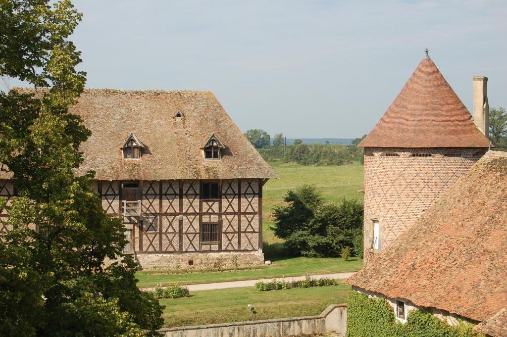 לינה וארוחת בוקר Villeneuve-sur-Allier Chateau Du Riau מראה חיצוני תמונה