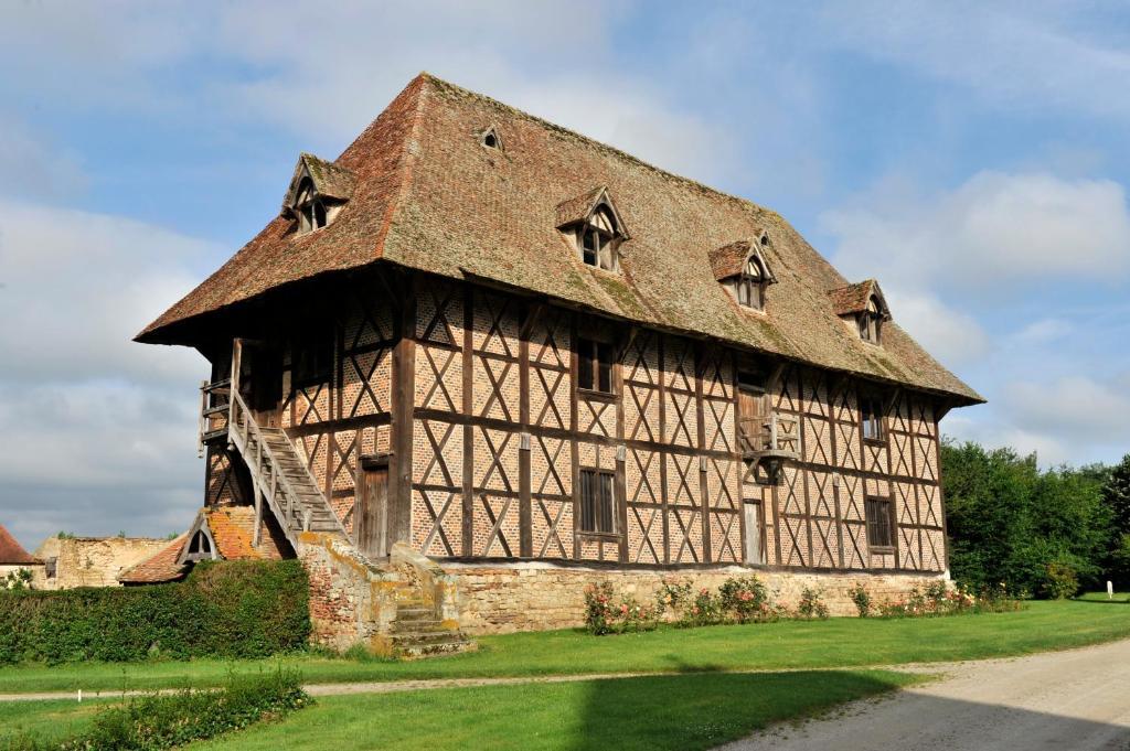 לינה וארוחת בוקר Villeneuve-sur-Allier Chateau Du Riau מראה חיצוני תמונה